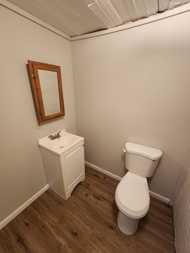 Building Photo - Charming 4-Bedroom Property in Prime Location (SECTION 8 VOUCHERS ACCEPTED)