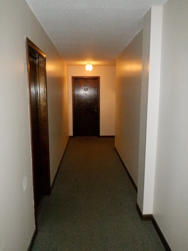 Building Photo - 787 Farmington Ave