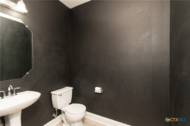 Building Photo - 7001 Cokui Dr