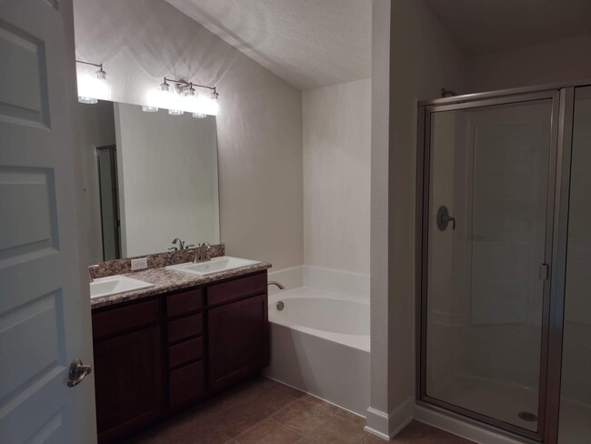 Building Photo - 809 Chestnut Dr