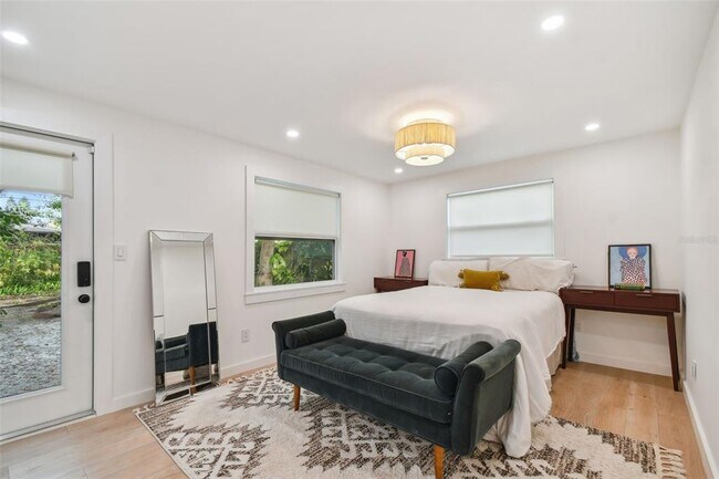 Building Photo - 145 24th Ave SE