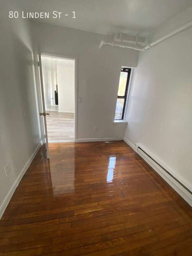 Building Photo - 80 Linden St
