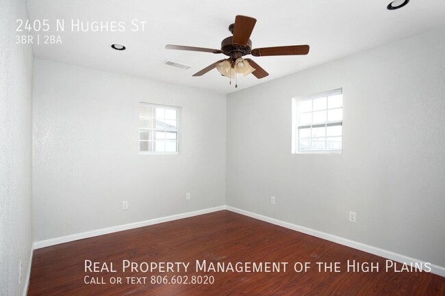 Building Photo - Renovated Near Ross Rogers Golf! HUD vouch...