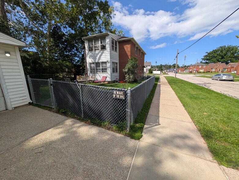 Building Photo - 2403 Brookview Blvd