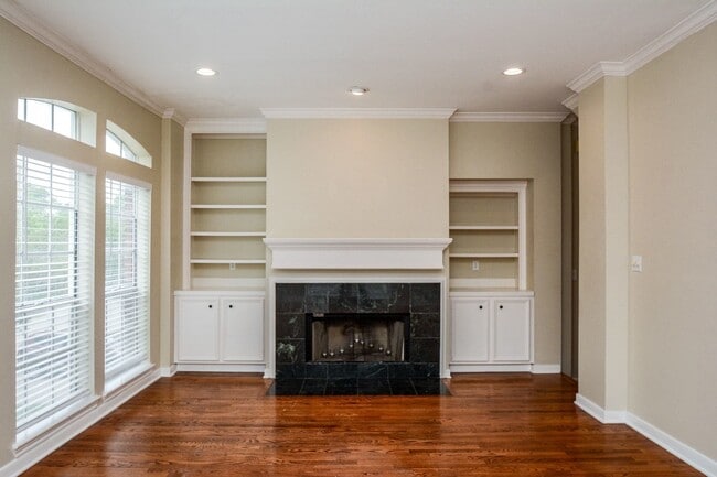 Building Photo - 2022 Fairview St