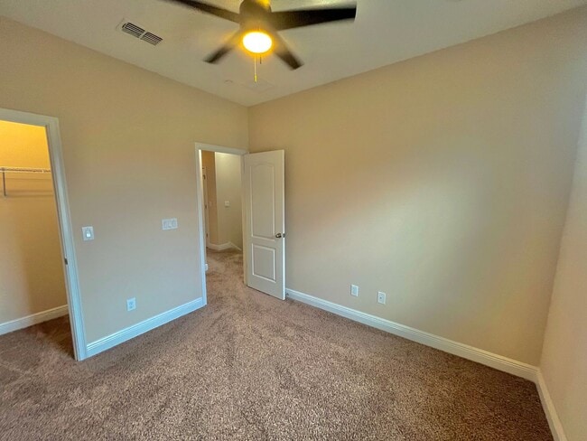 Building Photo - Spacious 4 Bed, 3.5 Bath Lake Mary Home in...