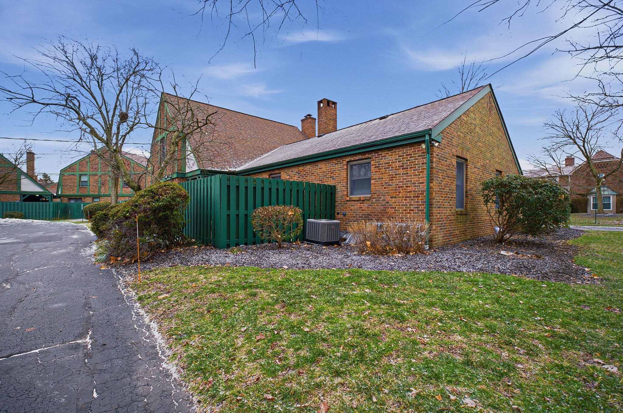 Building Photo - 4554 Sandringham Dr