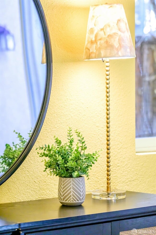 Building Photo - 5476 Summerfield Dr