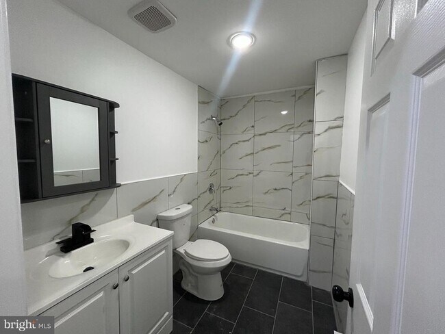 Building Photo - 222 W Patterson St