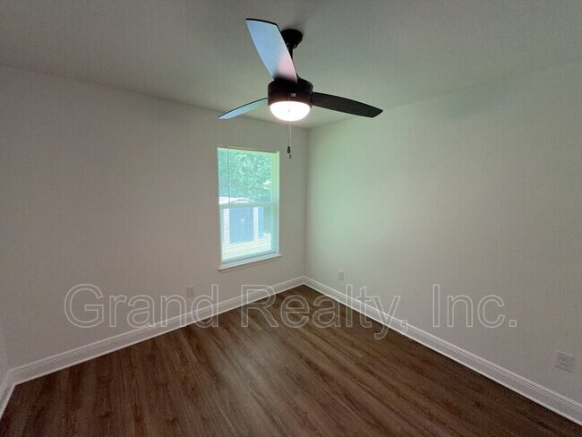 Building Photo - 5098 Bruner St