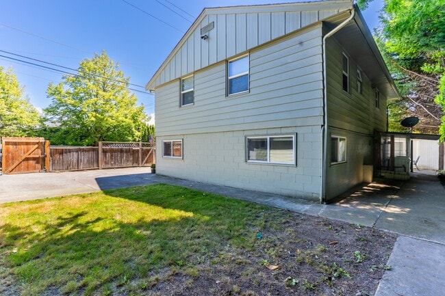 Building Photo - 9021 8th Ave S