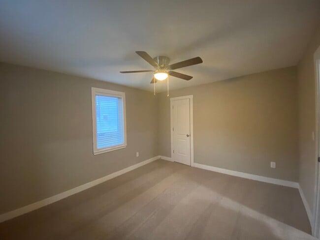 Building Photo - Beautifully remodeled 2 bed 1 bath unit in...