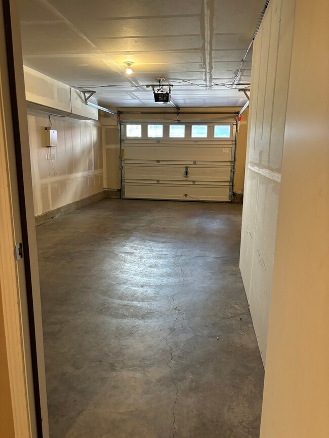 Building Photo - 1408 NE Redspire Ln