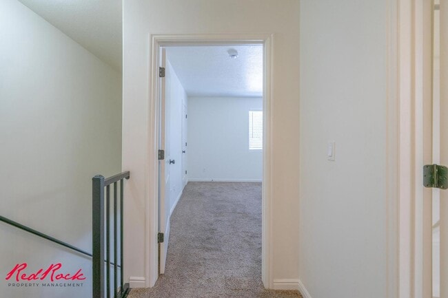 Building Photo - DOG-FRIENDLY 3 Bedroom Townhome with INTERNET INCLUDED!