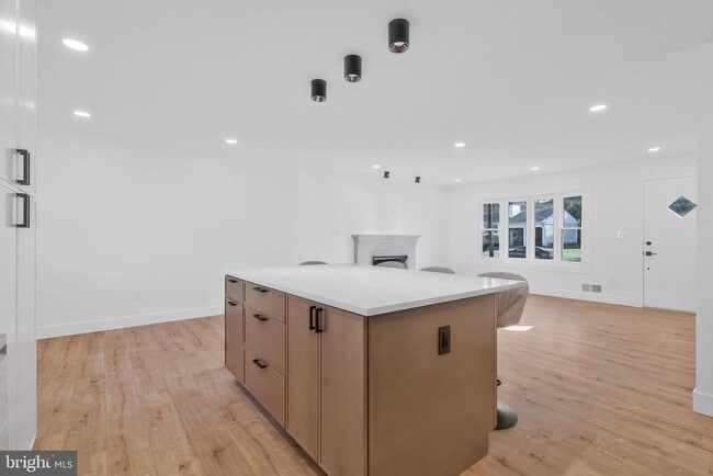 Building Photo - 6810 Weaver Ave