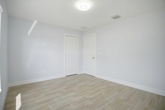 Building Photo - 4593 SW Bradbury St