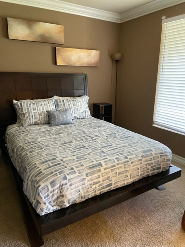 Building Photo - Meridian STUDIO Condo Fully Furnished near Main Pool-Lush Green trees in Resort Style Community.