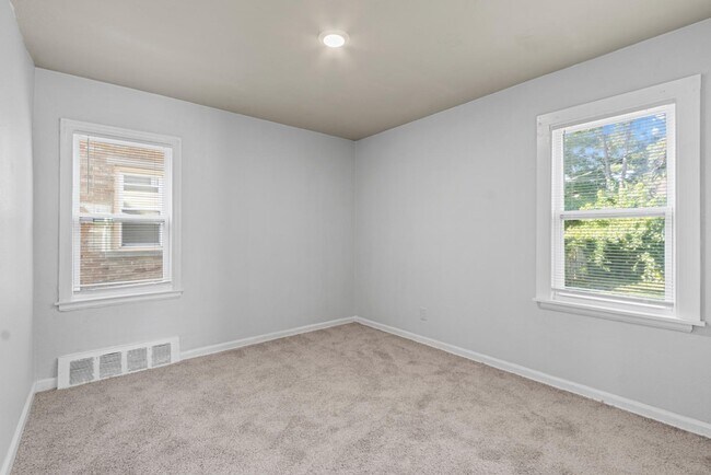 Building Photo - 15735 Cheyenne St
