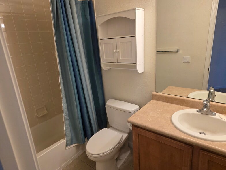 Building Photo - 7514 S Quatar Way