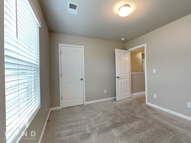 Building Photo - 803 The Heights Ln