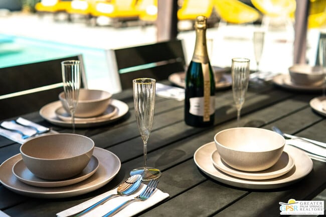 Building Photo - 400 E Glen Cir S