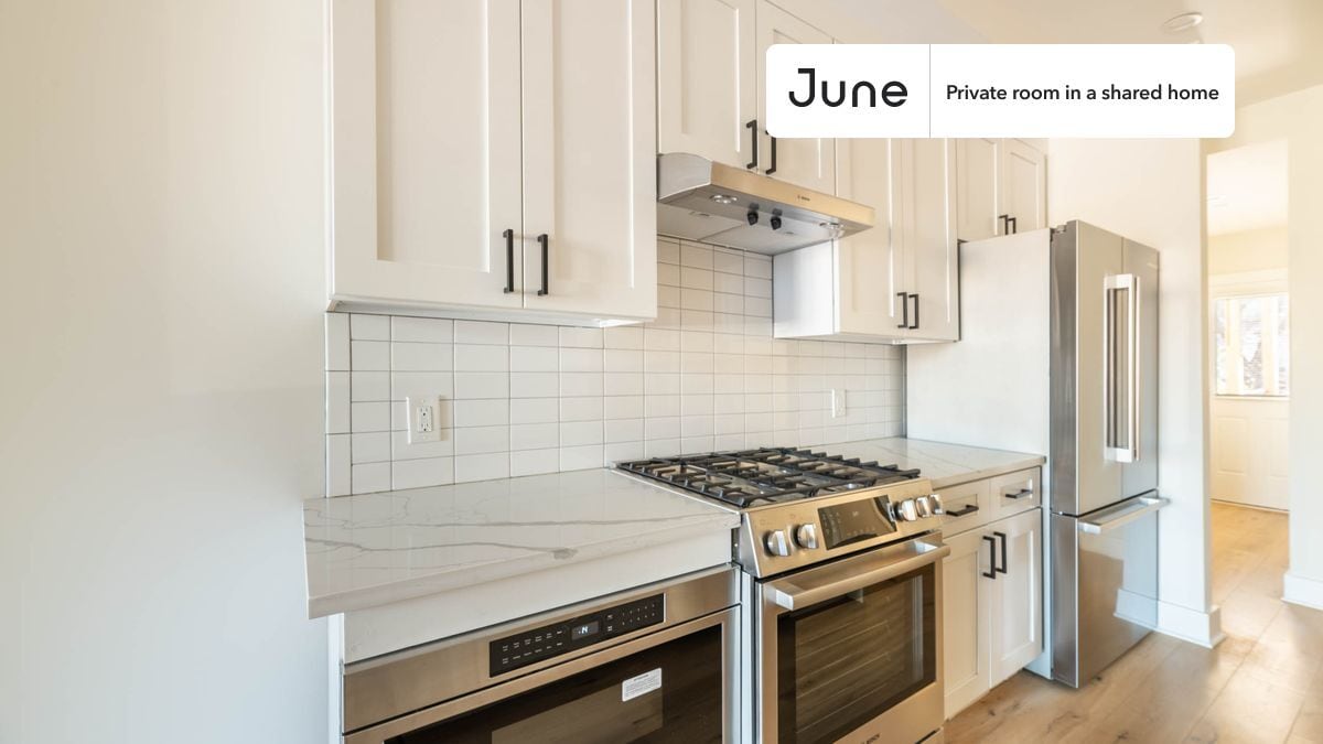 Building Photo - Room in Shared 3 bed/2.5 bath home