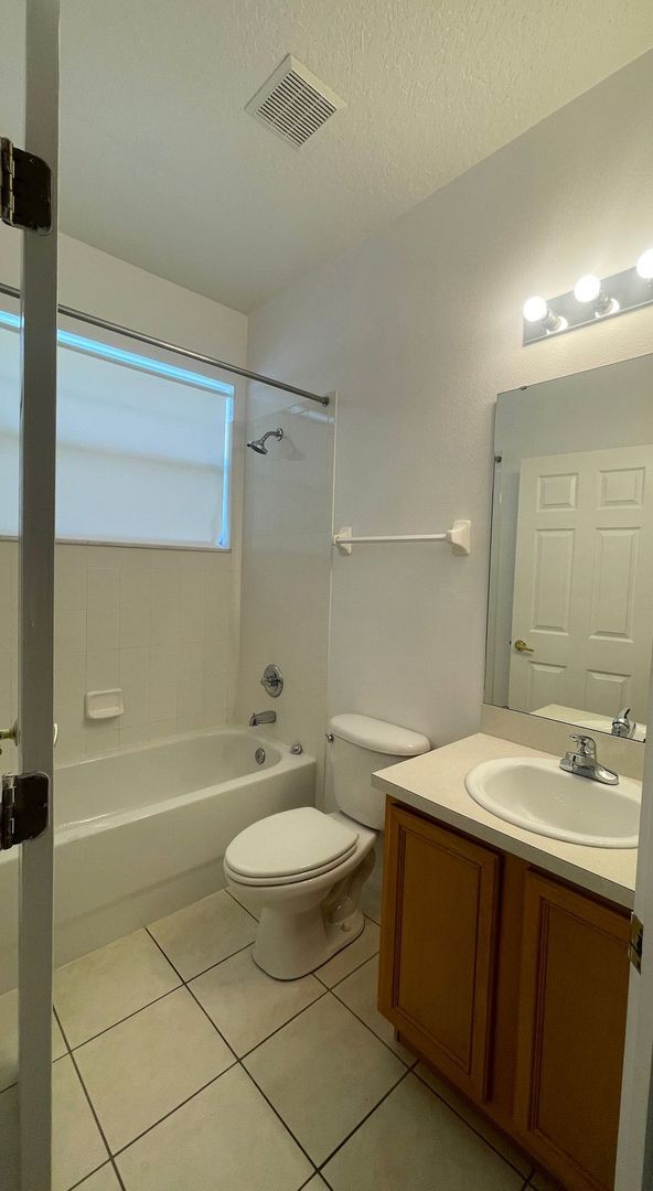 Building Photo - 4 BR 4 BA     POOL HOME     Calabay Park a...