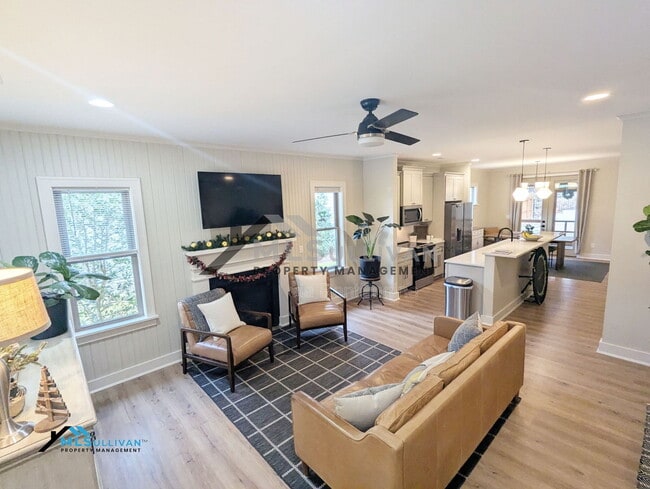 Building Photo - 2975 Carolyn Dr