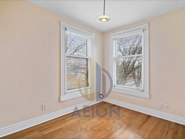 Building Photo - 989 Woodruff Pl E Dr