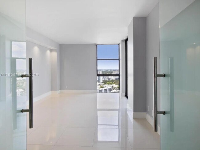 Building Photo - 20301 W Country Club Dr