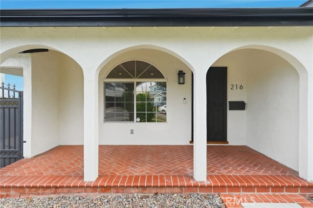 Building Photo - 216 N Catalina St