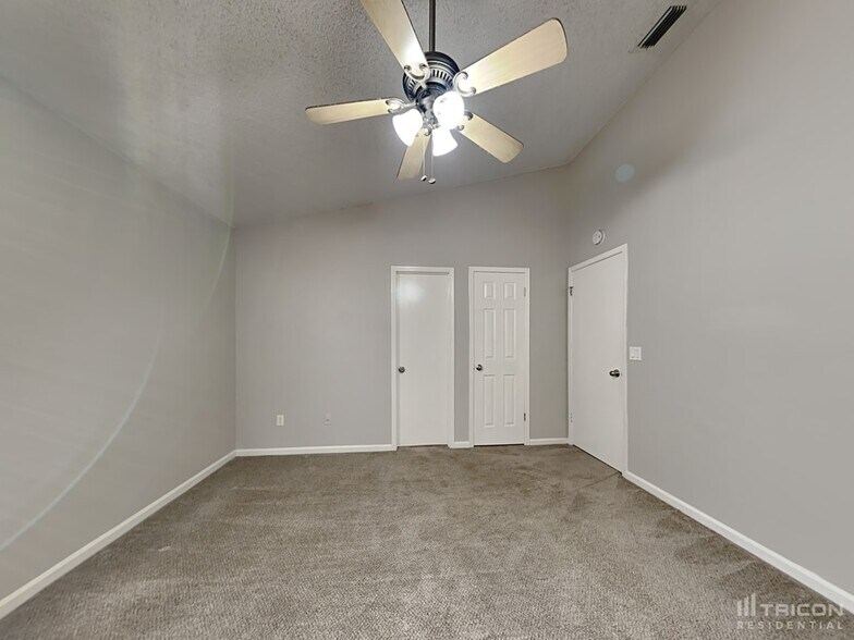 Building Photo - 2600 Malibu Cir