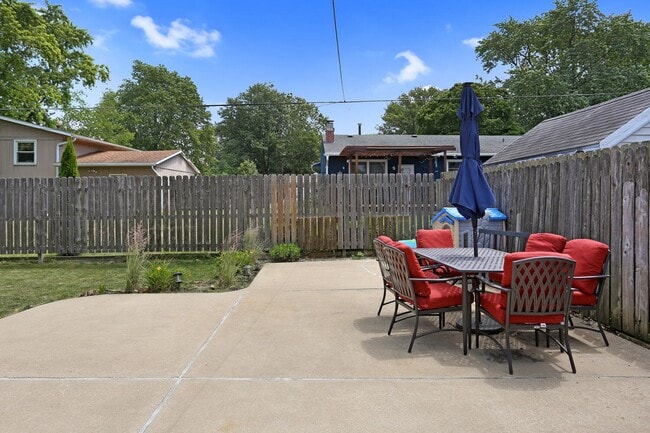 Building Photo - New Rental! 3 Bed, 2 Bath, 2 Car Garage, F...