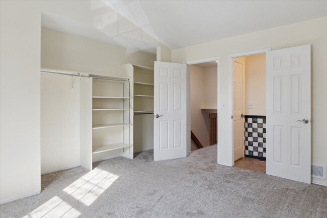 Building Photo - Charming 2-Bedroom 2 Bathroom Townhome with Finished Basement In Prime Lafayette Location!