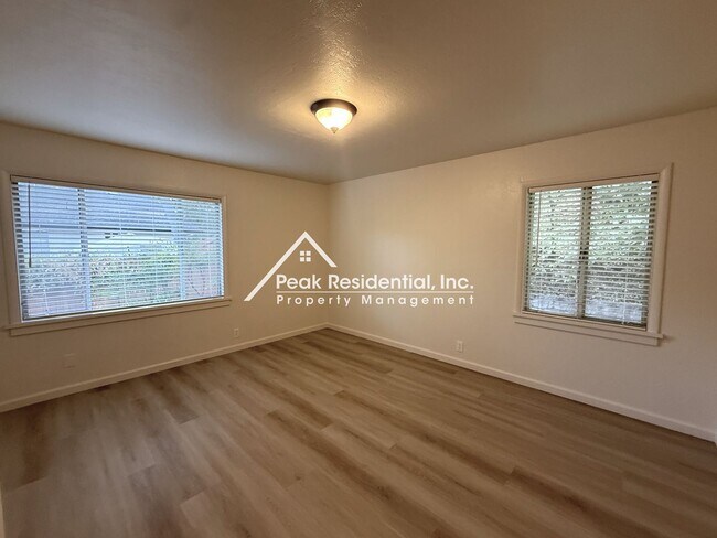 Building Photo - 1280 Grove Ct