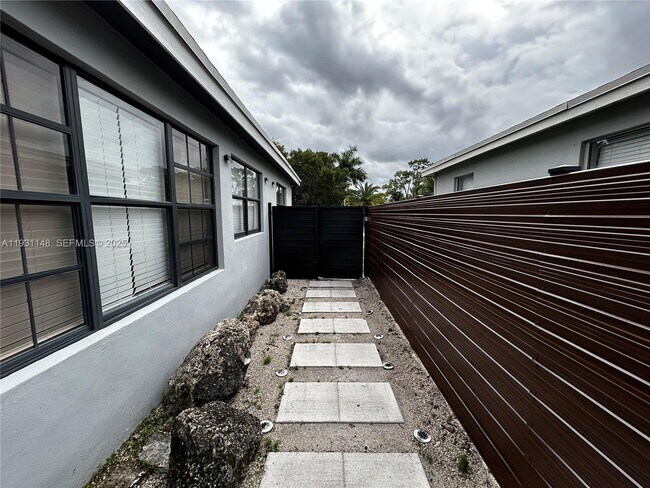 Building Photo - 2809 SW 8th St