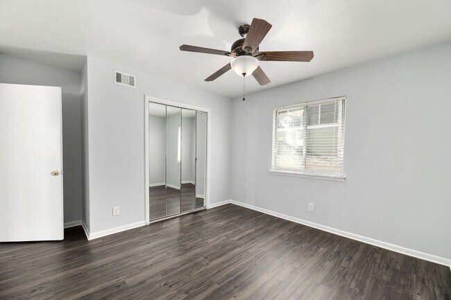 Building Photo - Great for Roommates!