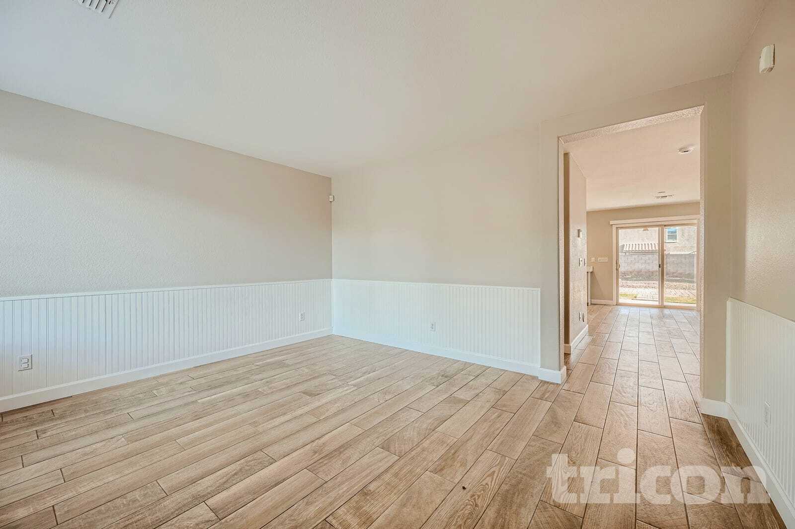 Building Photo - 1098 E Kelsi Ave