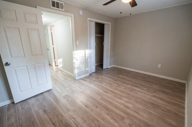 Building Photo - 1305 Clay St