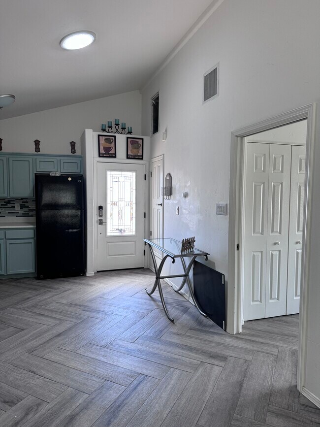 Building Photo - 732 Gold Beach Dr