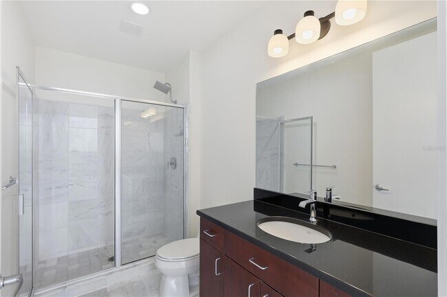 Building Photo - 150 E Robinson St