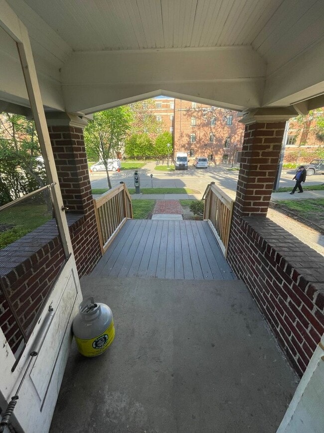 Building Photo - 725 Church St