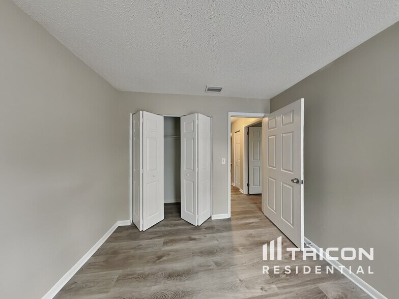 Building Photo - 405 Silver Hill Dr