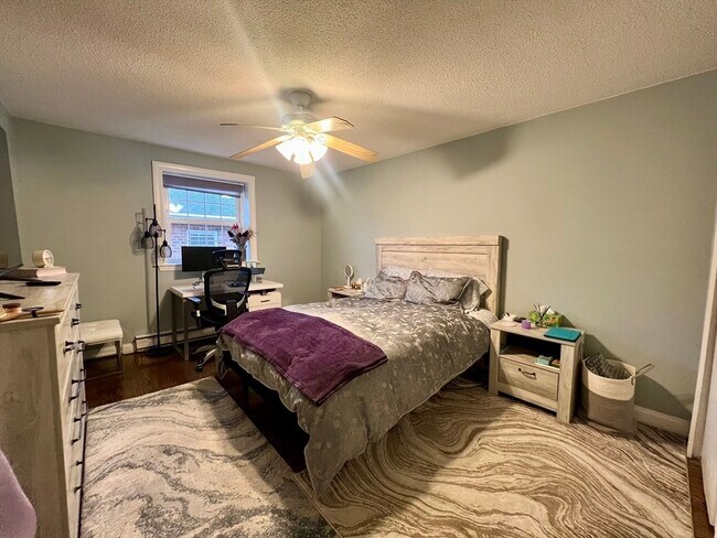 Building Photo - 116 Sycamore St