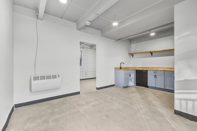 Building Photo - 415 S Weber St