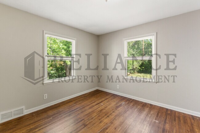 Building Photo - 1122 S Quentin St