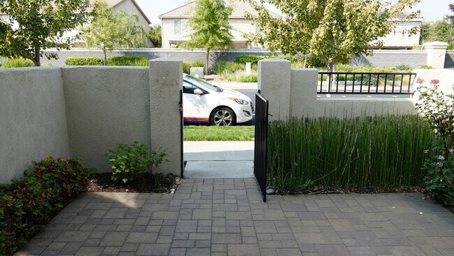 Building Photo - Beautiful two story home in Roseville!