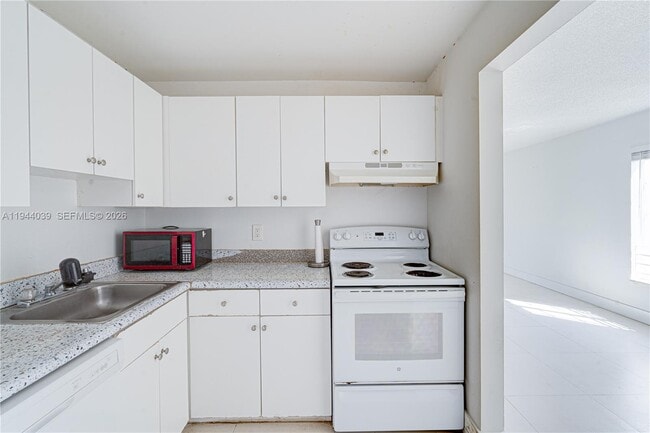 Building Photo - 5102 NW 79th Ave