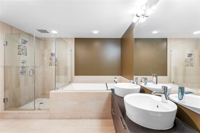 Building Photo - 5875 Collins Ave