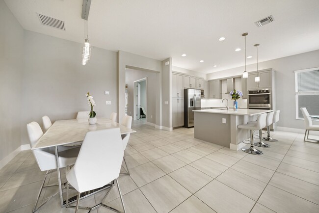 Dining Area - 15371 Green River Ct